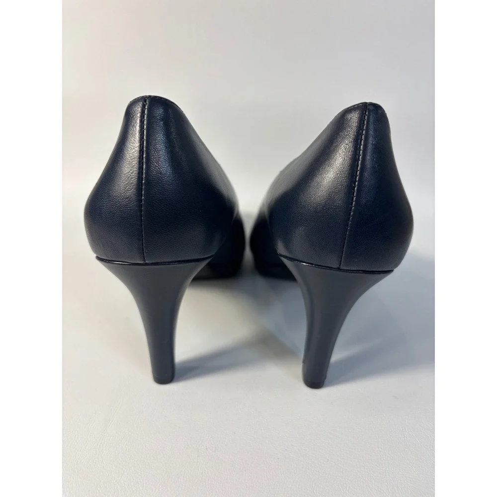Naturalizer Navy Pump Size 7W